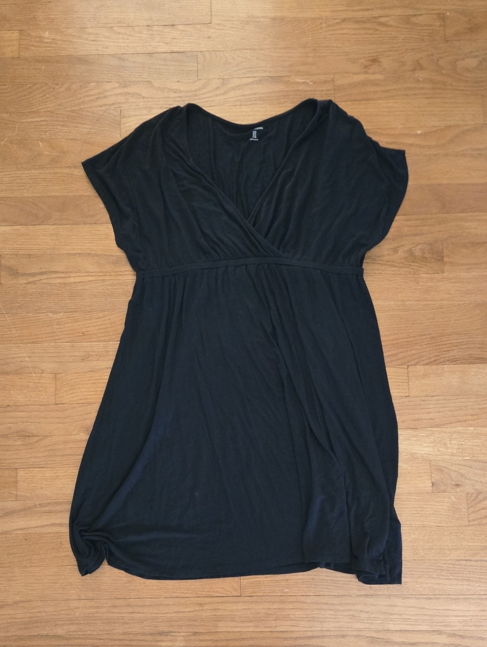 Amazon Essentials Black V-Neck Short Sleeve Wrap Tunic